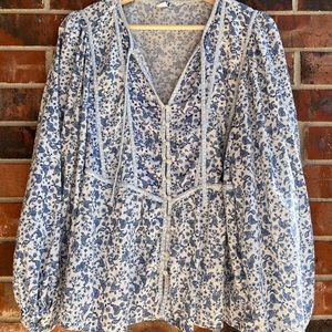 Light and Airy Blue Paisley Floral Top Large